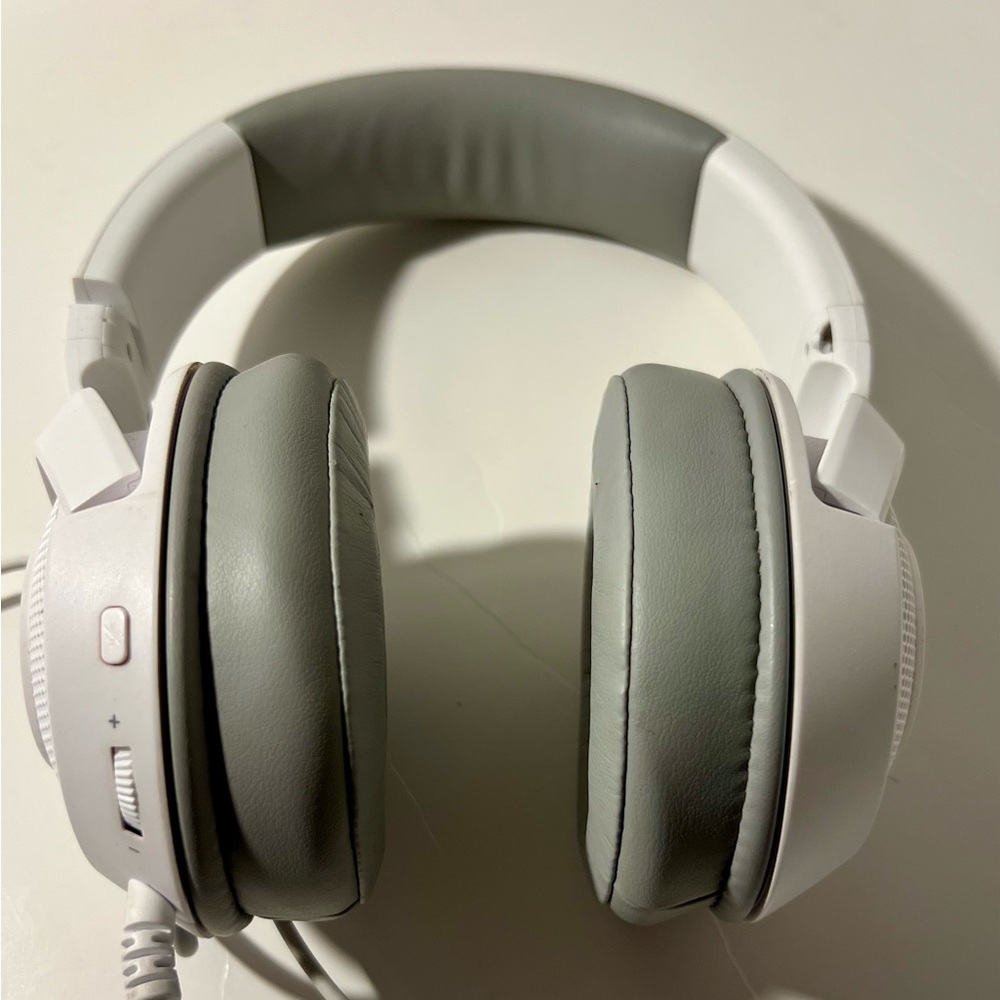 Razer White and Gray Over-Ear Headphones - Picture 5 of 8